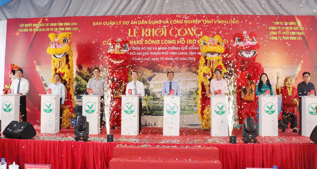 Nghi thức khởi công dự án. Ảnh: Trung Ngãi.