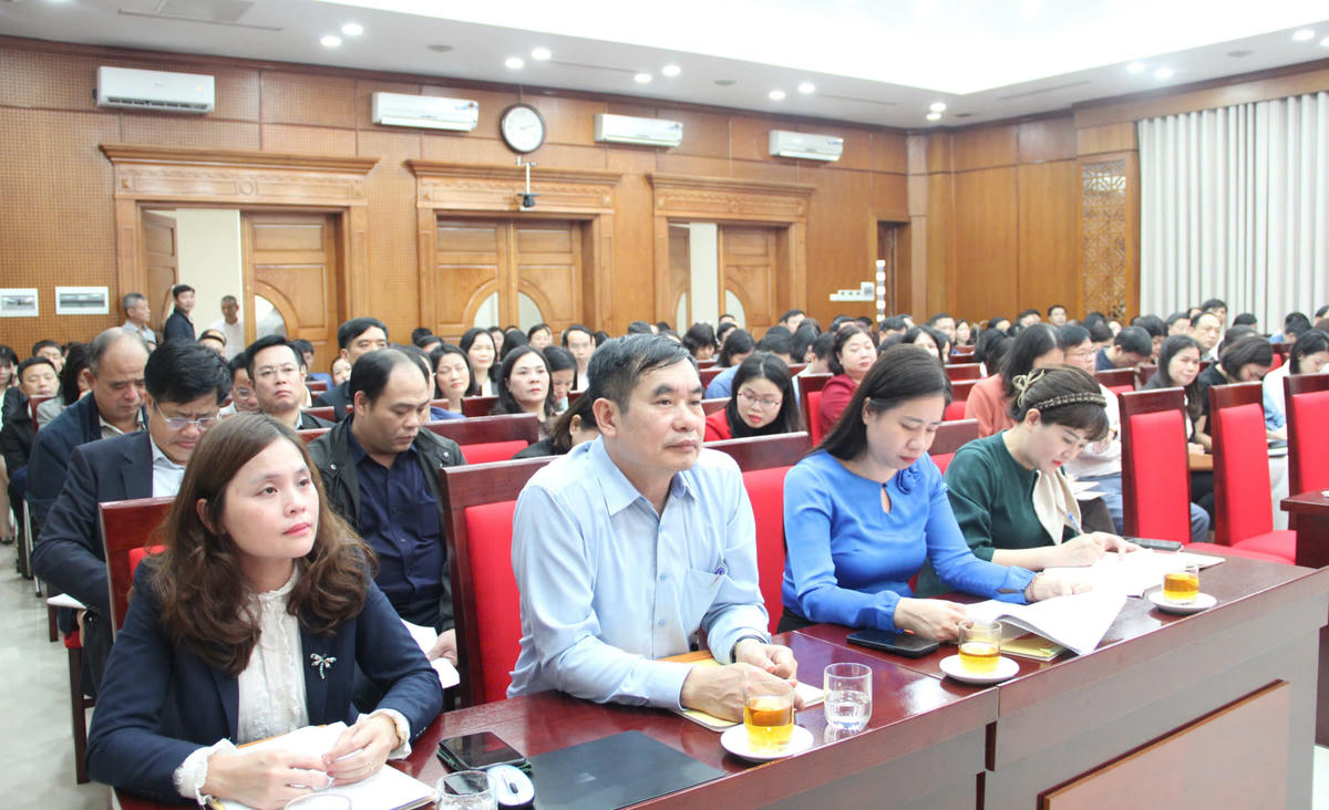 Các đại biểu tham dự tại hội nghị hướng dẫn tổ chức hội nghị tiếp xúc cử tri vận động bầu cử. Ảnh: PV