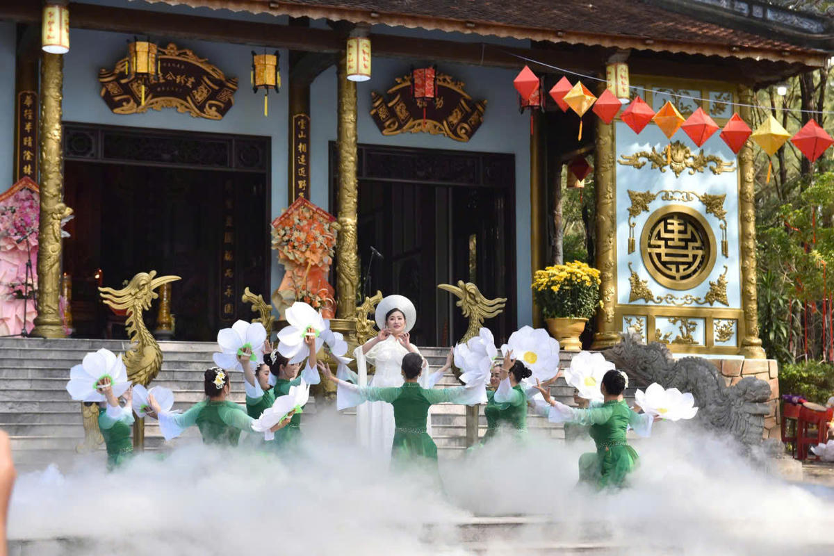 &nbsp;Lễ hội Đền Huyền Trân - Xuân Bính Ngọ 2026 với chủ đề “Ngưỡng vọng tiền nhân - Dấu thiêng mở cõi” chính thức khai hội. Ảnh: N.Q.