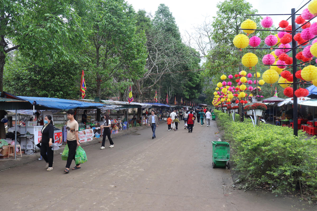 Vệ sinh môi trường tại khu di tích được đảm bảo. Ảnh: Nguyễn Chung