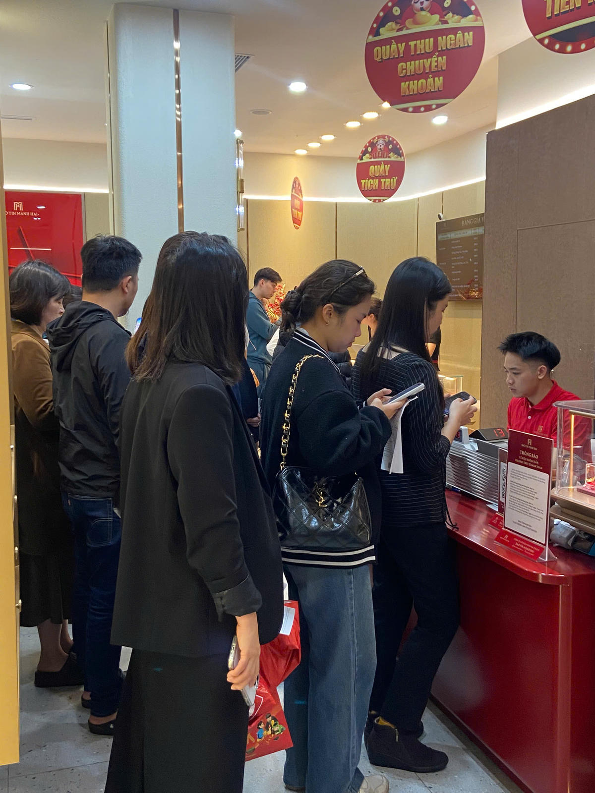 Doanh nghiệp căng sức phục vụ người dân