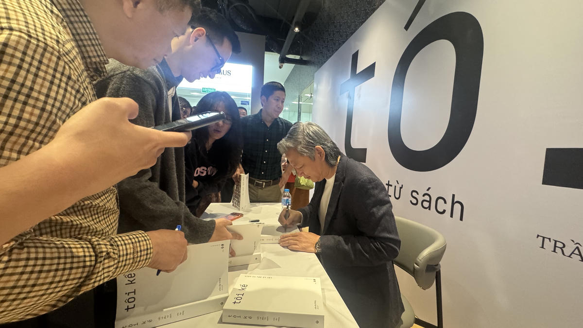 Họa sĩ Trần Đại Thắng “xông đất” làng sách Hà Nội