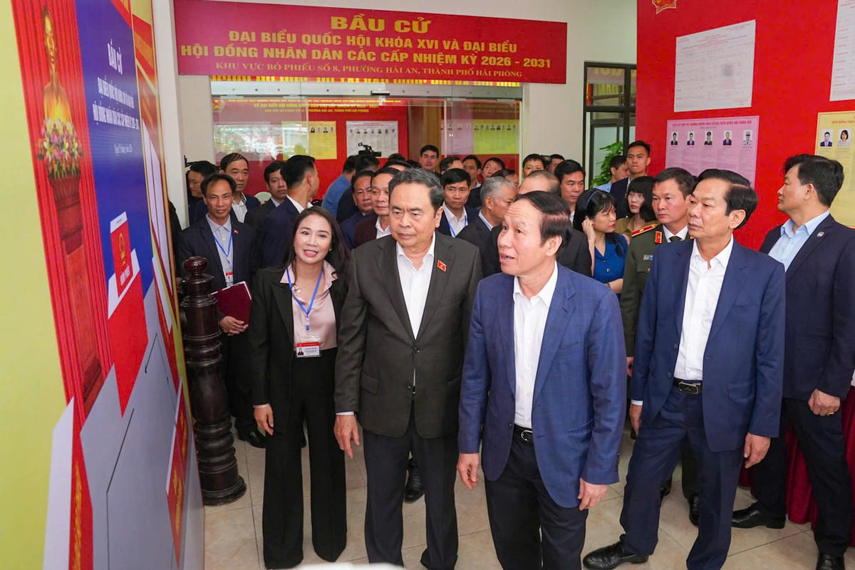 Chủ tịch Quốc hội và các thành viên Đoàn công tác ghi nhận, đánh giá cao tinh thần chủ động, nghiêm túc của Hải Phòng trong lãnh đạo, chỉ đạo và tổ chức thực hiện các nhiệm vụ bầu cử. Ảnh: ĐT.