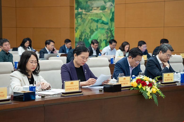 Phó Chủ tịch - Tổng Thư ký UBTƯ MTTQ Việt Nam Hà Thị Nga tham dự hội nghị