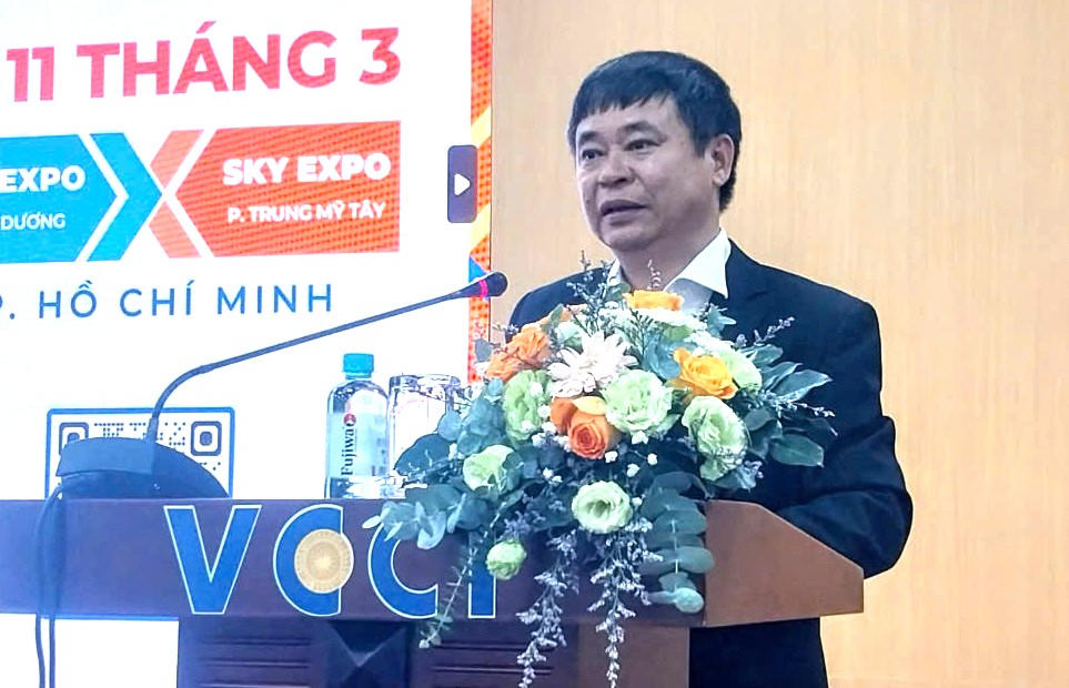 Ông Trần Ngọc Liêm nói về xuất khẩu của ngành đồ gỗ. Ảnh: S.X