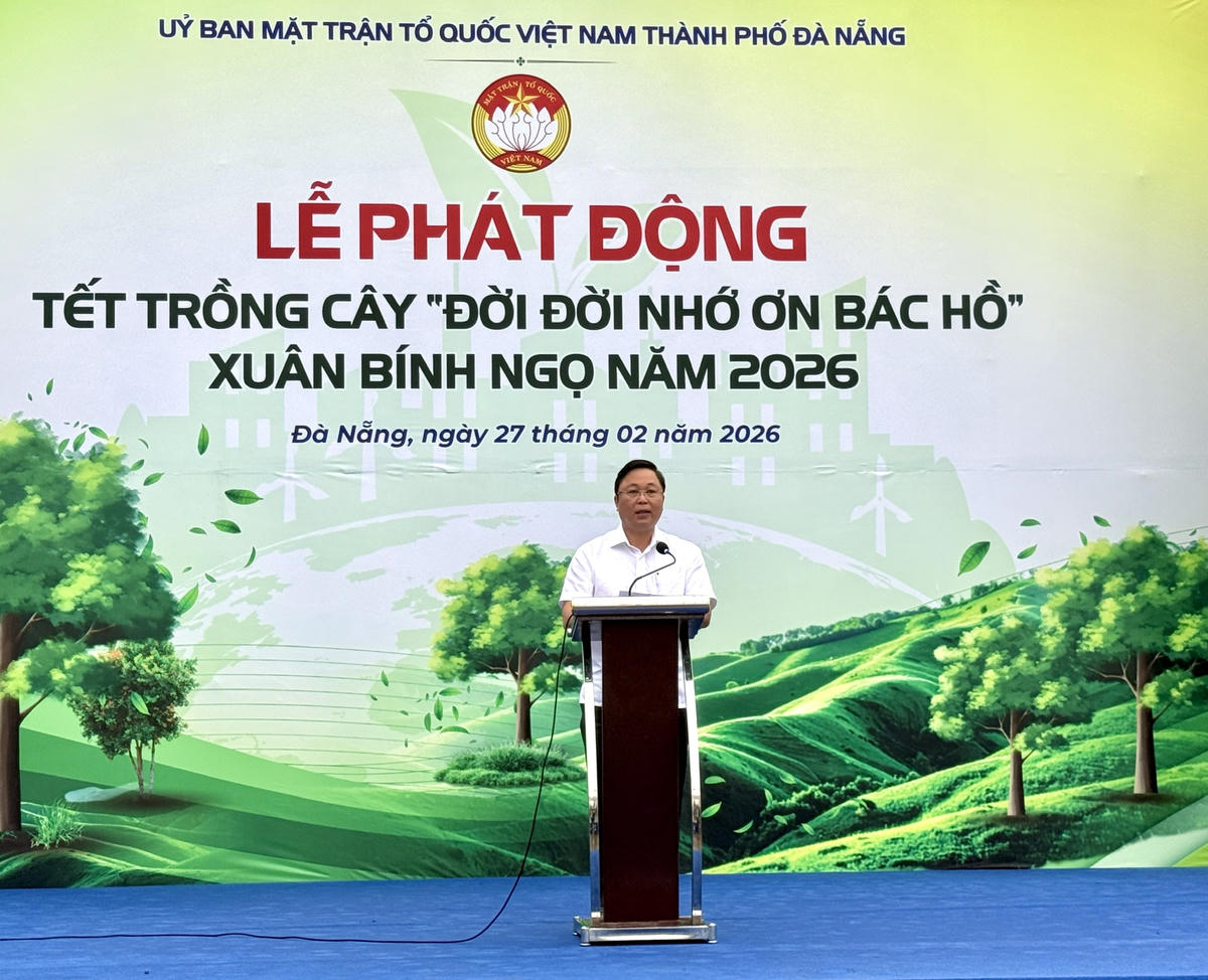 Ông Lê Trí Thanh, Chủ tịch Ủy ban MTTQ VN thành phố phát động Tết trồng cây. Ảnh: Nguyễn Tú.