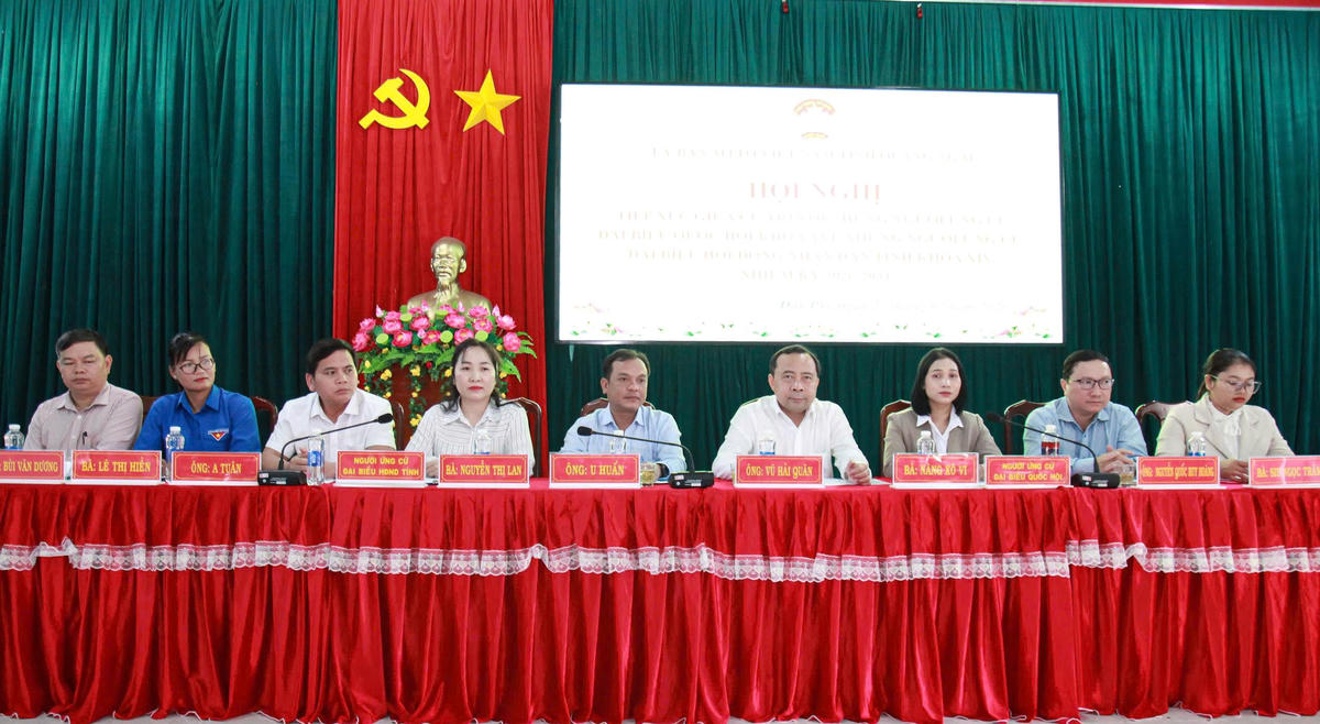 Các ứng cử viên đại biểu Quốc hội và đại biểu HĐND tỉnh dự hội nghị. Ảnh: CV.