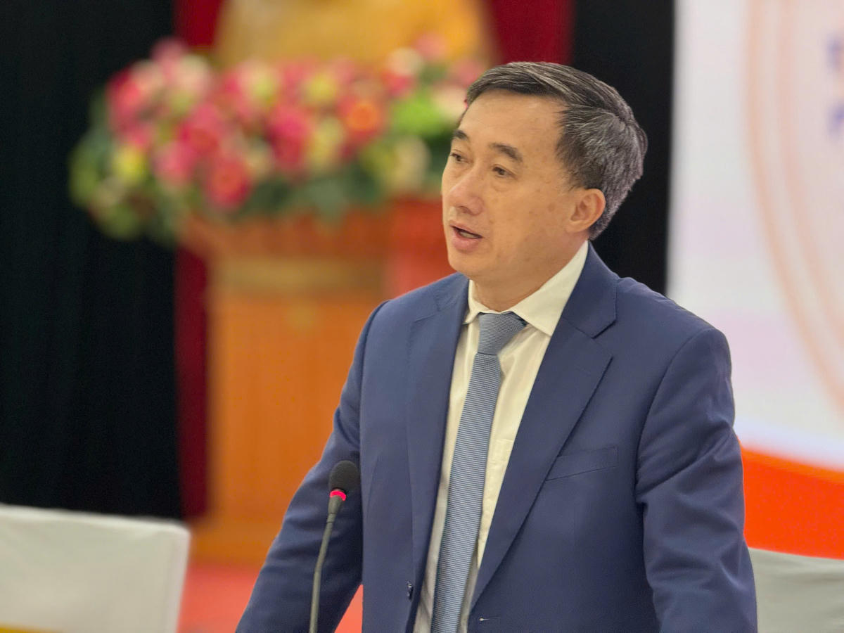 Ông Trần Văn Thuấn, Thứ trưởng Bộ Y tế, Chủ tịch Hội đồng Y khoa Quốc gia, phát biểu khai mạc Hội thảo. Ảnh: Lê Hảo.