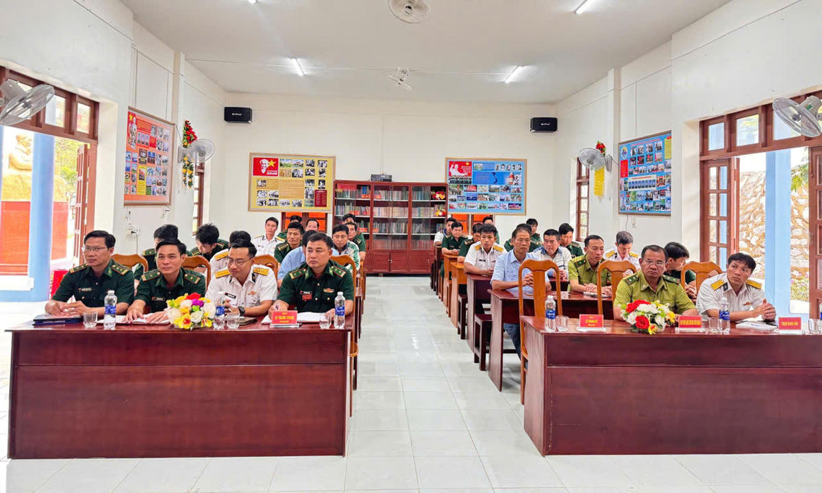 Quang cảnh hội nghị tập huấn, hướng dẫn nghiệp vụ công tác bầu cử đại biểu Quốc hội khóa XVI và đại biểu HĐND các cấp nhiệm kỳ 2026-2031 tại Cụm đảo Hòn Khoai. Ảnh: Nguyên Du