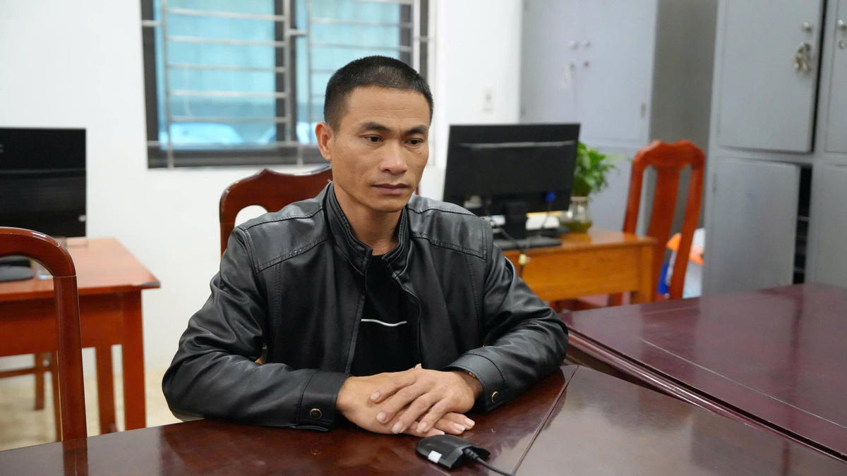 Nguyễn Văn Thâm làm việc với Cơ quan điều tra. Ảnh: Công an tỉnh Lào Cai.