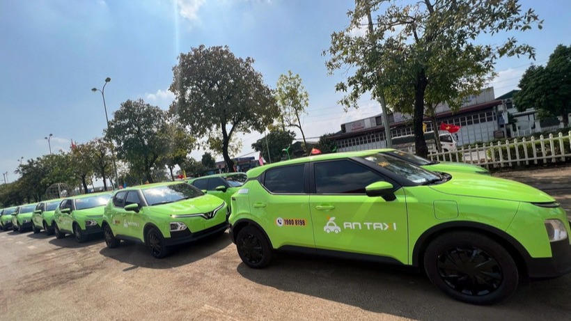 Năm 2030, Hà Nội hoàn thành chuyển đổi xe taxi chạy xăng, dầu sang sử dụng điện