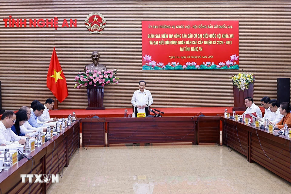 Sáng 28/2, Ủy viên Bộ Chính trị, Chủ tịch Quốc hội Trần Thanh Mẫn, Chủ tịch Hội đồng Bầu cử quốc gia làm trưởng đoàn giám sát, kiểm tra công tác bầu cử làm việc với Ủy ban Bầu cử tỉnh Nghệ An. (Ảnh: Doãn Tấn/TTXVN)