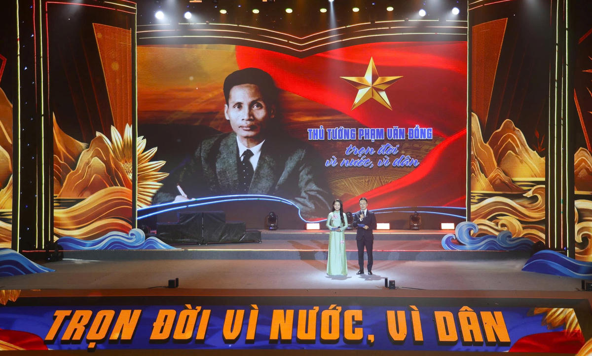 Chương trình nghệ thuật kỷ niệm 120 năm Ngày sinh Thủ tướng Phạm Văn Đồng. Ảnh: CV.