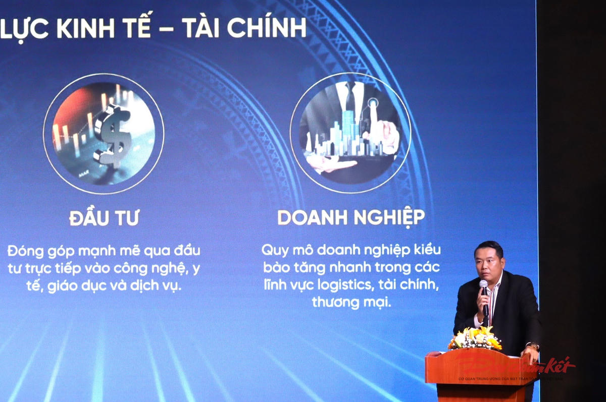 Ông Nguyễn Vũ Minh Hoàng - Tổng Thư ký hội liên lạc người Việt Nam ở nước ngoài TP Hồ Chí Minh chia sẻ tại toạ đàm. Ảnh: Hồng Phúc.