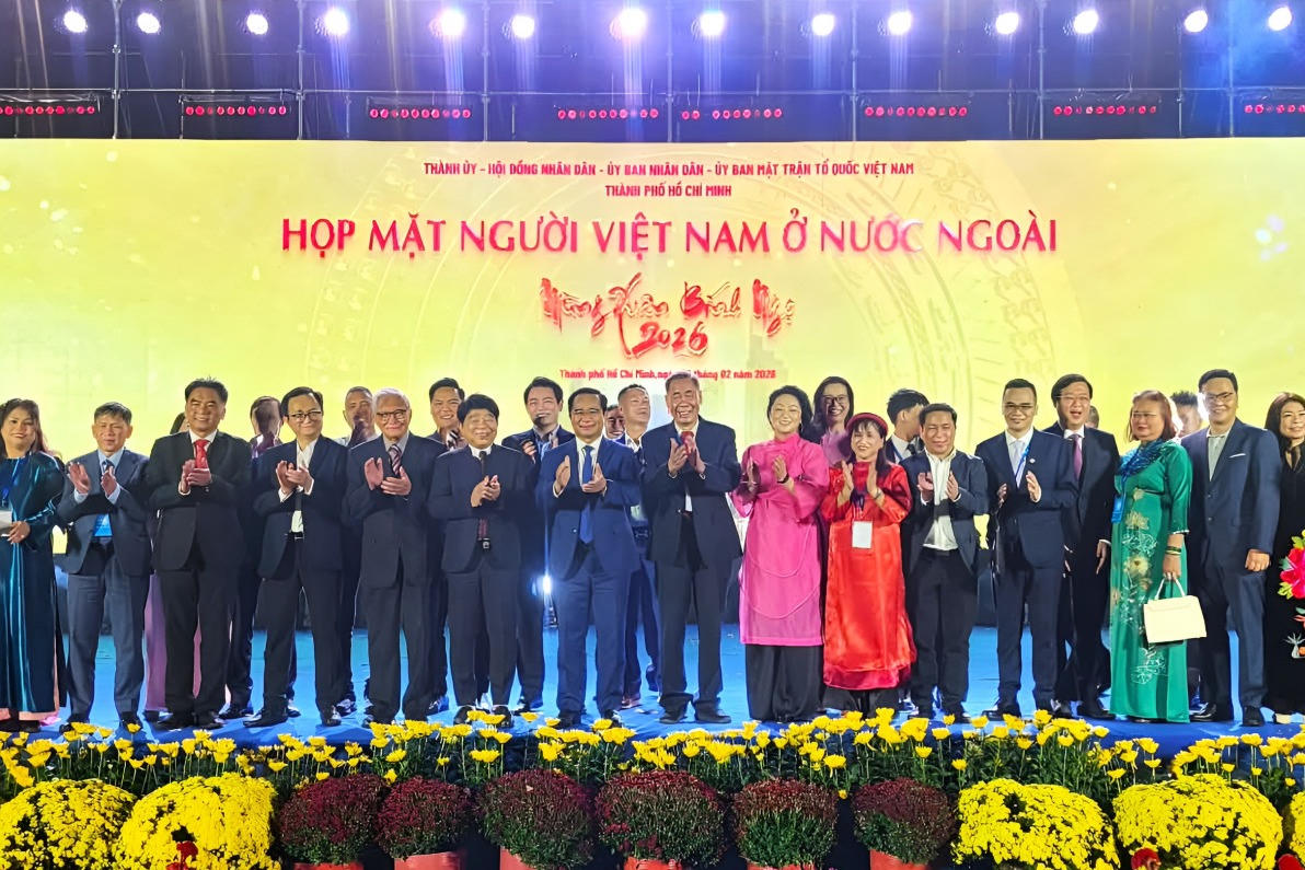 Lãnh đạo TP Hồ Chí Minh gặp mặt kiều bào Xuân Bính Ngọ năm 2026. Ảnh: Tấn Vĩ. 