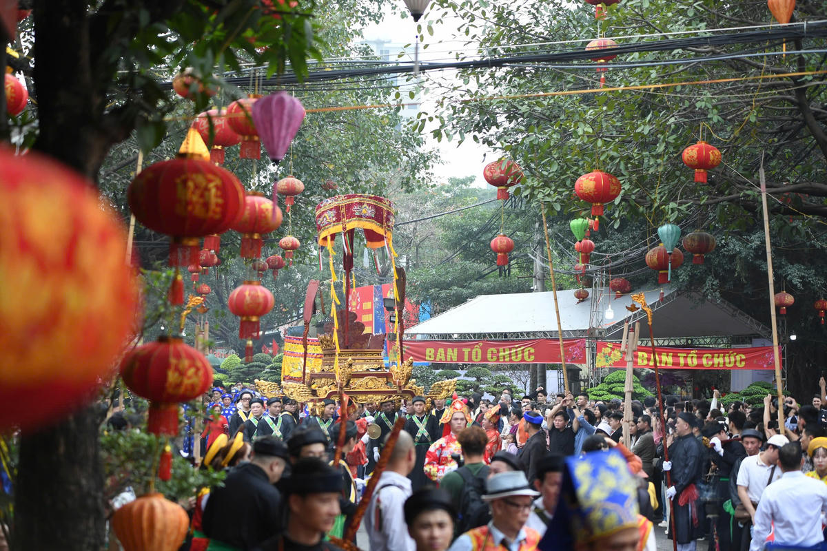 Hội làng Triều Khúc (Thanh Liệt, Hà Nội) đã thu hút đông đảo người dân và khách thập phương.