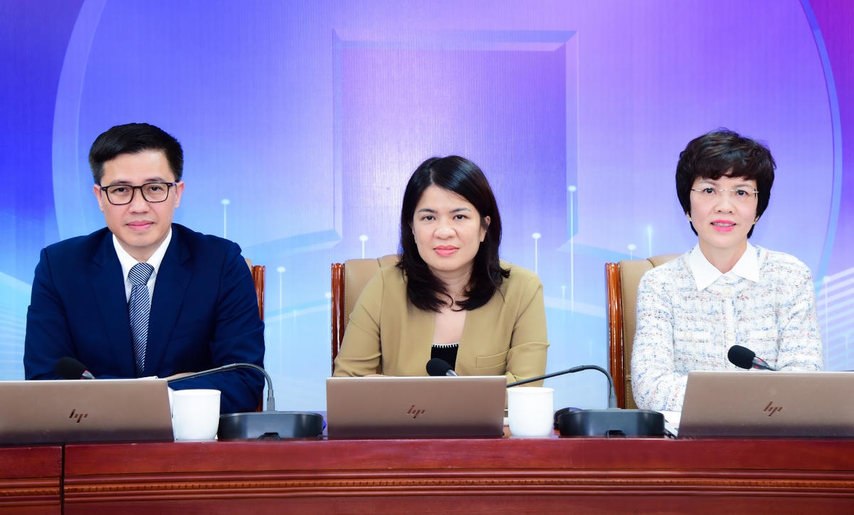 TV.HĐQT Phạm Thị Thanh Hoài chủ trì (ở giữa) Hội nghị cập nhật kết quả kinh doanh quý 4 và năm 2025 của VietinBank