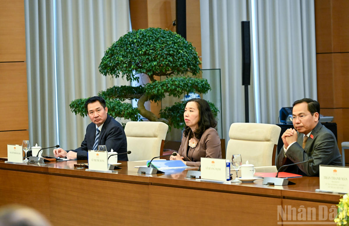 Các đại biểu Quốc hội Việt Nam dự cuộc tiếp. (Ảnh: DUY LINH)