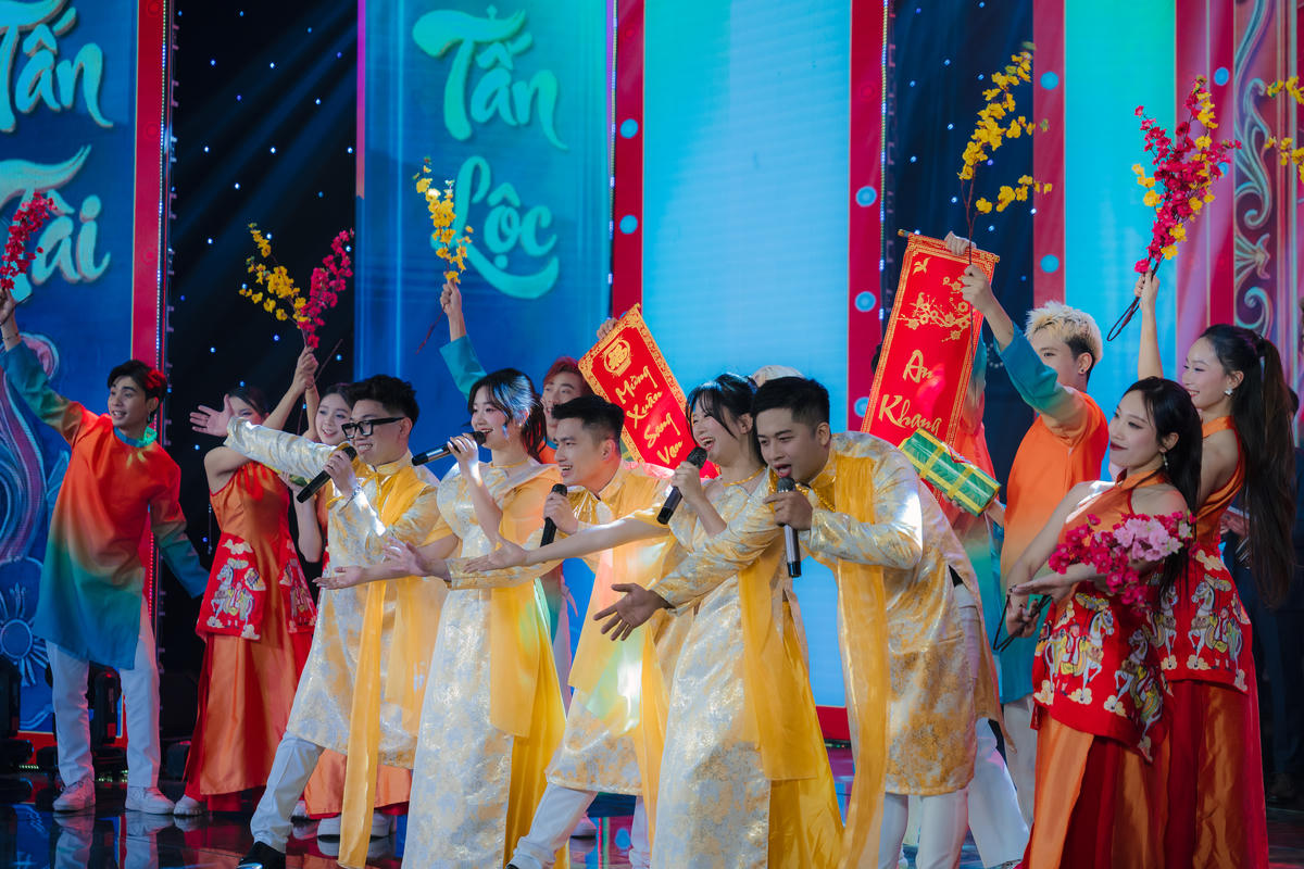 Nhiều tiết mục văn nghệ đặc sắc được CBNV SHB thể hiện trong chương trình.