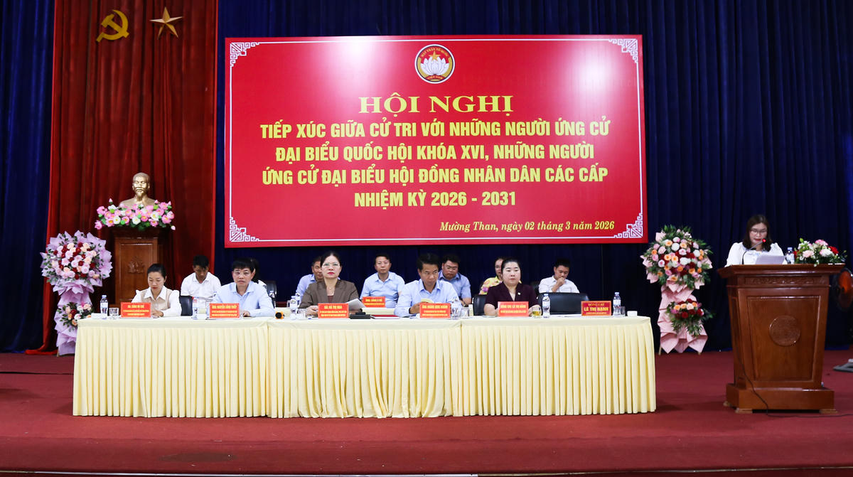 Các ứng cử viên đại biểu Quốc hội và HĐND các cấp tiếp xúc cử tri tại xã Mường Than.