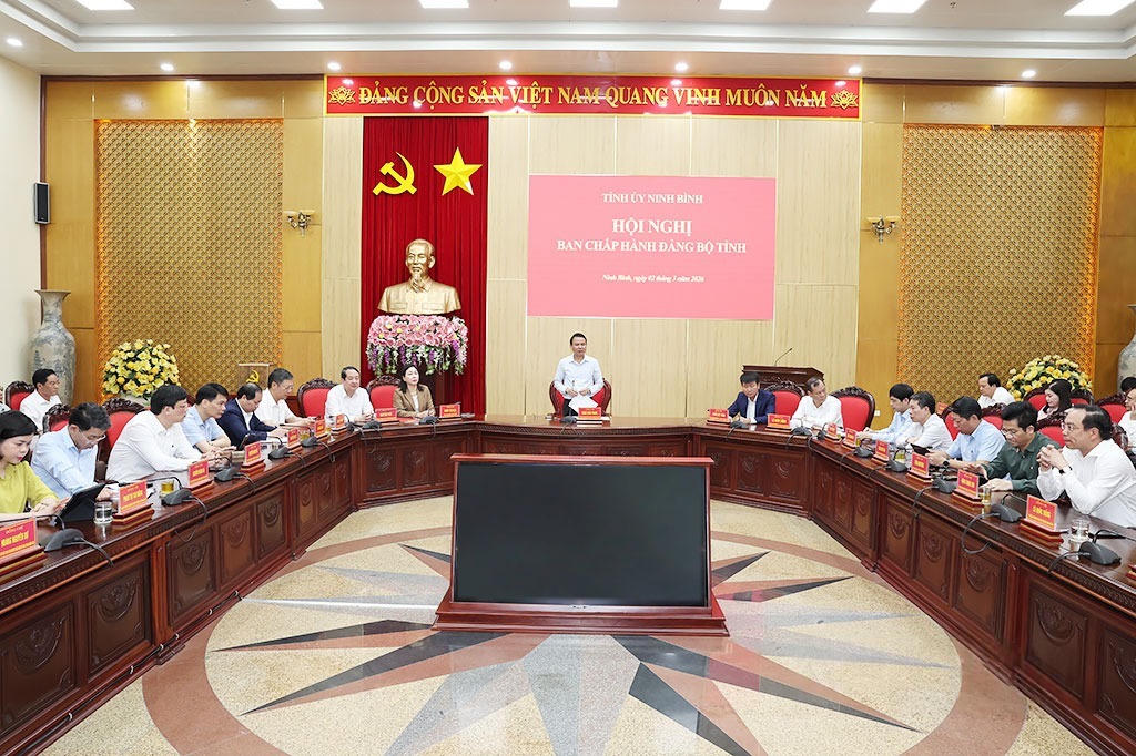 Hội nghị Ban Chấp hành Đảng bộ tỉnh Ninh Bình sáng 2/3. Ảnh: Minh Quang