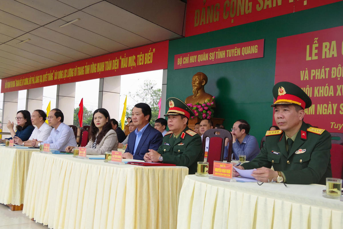 Bí thư Tỉnh ủy Tuyên Quang Hầu A Lềnh cùng các đại biểu dự Lễ ra quân huấn luyện năm 2026.