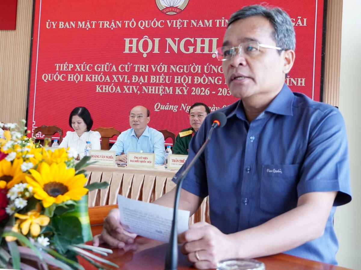 Bí thư Tỉnh ủy Quảng Ngãi Hồ Văn Niên trình bày chương trình hành động tại buổi tiếp xúc cử tri. Ảnh: CV.