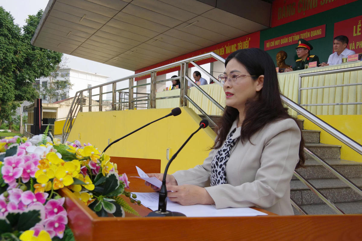 Phó Chủ tịch UBND tỉnh Tuyên Quang Vương Ngọc Hà phát biểu tại buổi lễ. Ảnh: Xuân Trường.