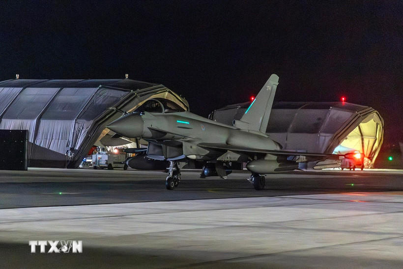 Máy bay chiến đấu của Không quân Hoàng gia Anh tại căn cứ quân sự Akrotiri. (Ảnh: AFP/TTXVN).