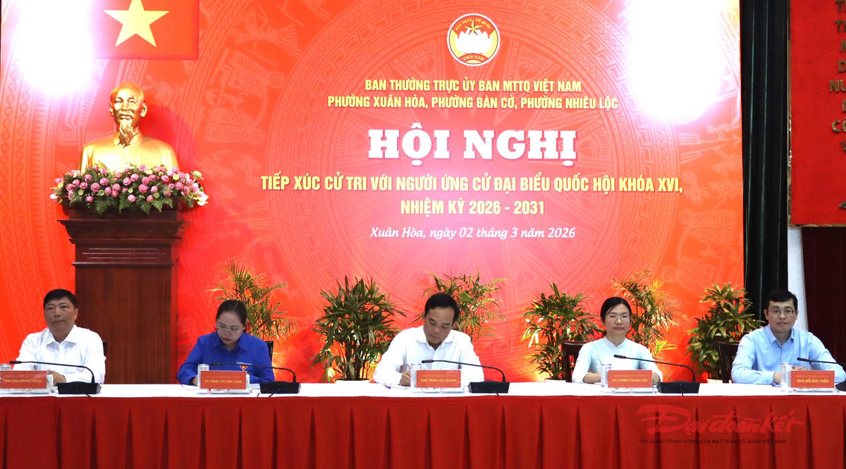 Bí thư Thành ủy TP Hồ Chí Minh Trần Lưu Quang tiếp xúc cử tri trước kỳ bầu cử đại biểu Quốc hội