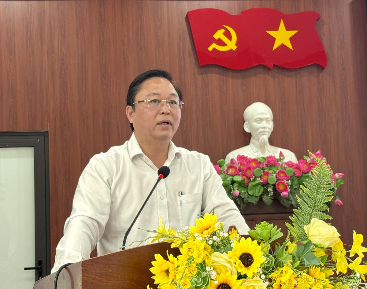 Ông Lê Trí Thanh, Ủy viên Ban Thường vụ Thành ủy, Chủ tịch Ủy ban Mặt trận Tổ quốc Việt Nam thành phố chủ trì hội nghị. Ảnh: Nguyễn Tú.