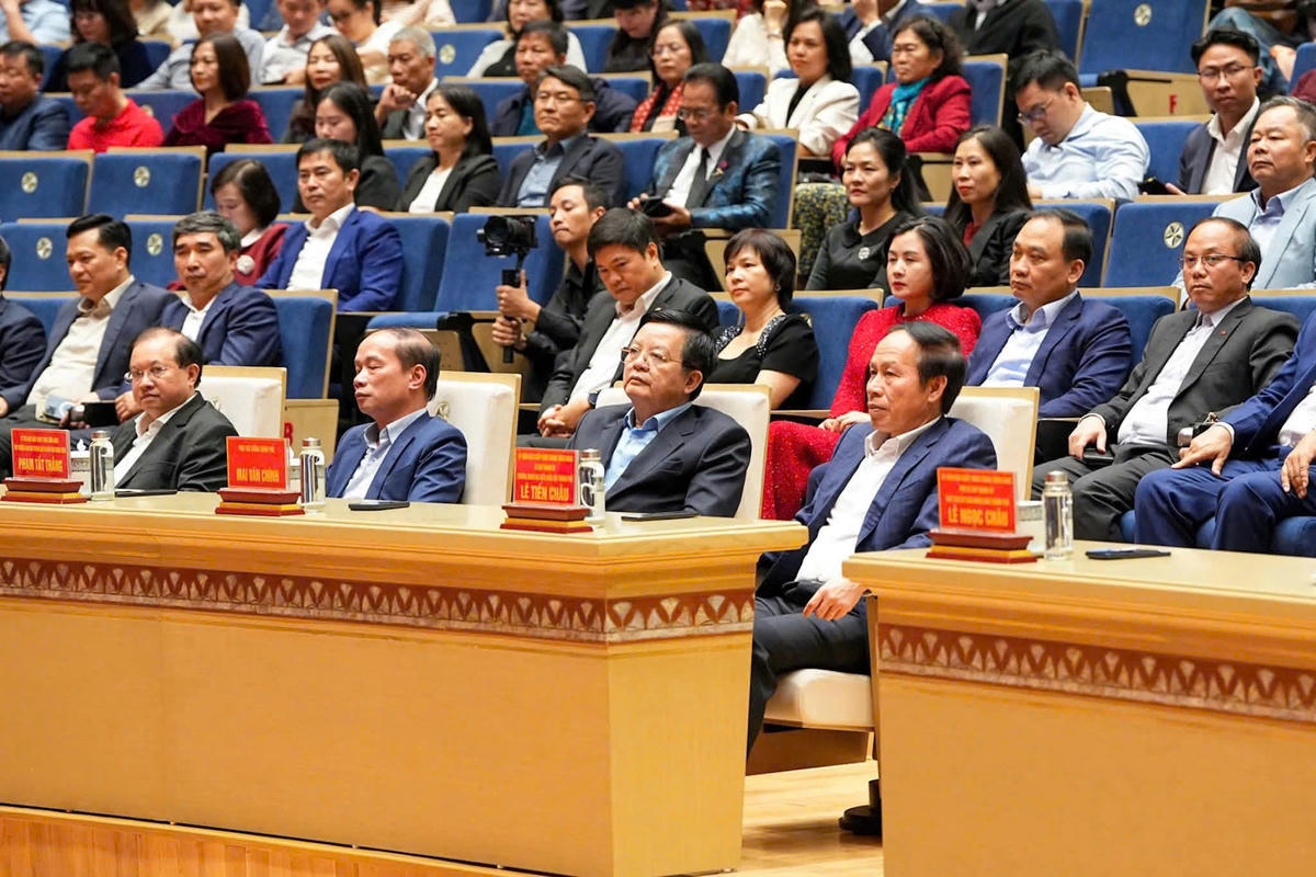 Phó Thủ tướng Mai Văn Chính dự lễ khai trương Nhà hát Hoa Phượng và chương trình nghệ thuật chào năm mới “New Year Concert” tại Hải Phòng. Ảnh: ĐT