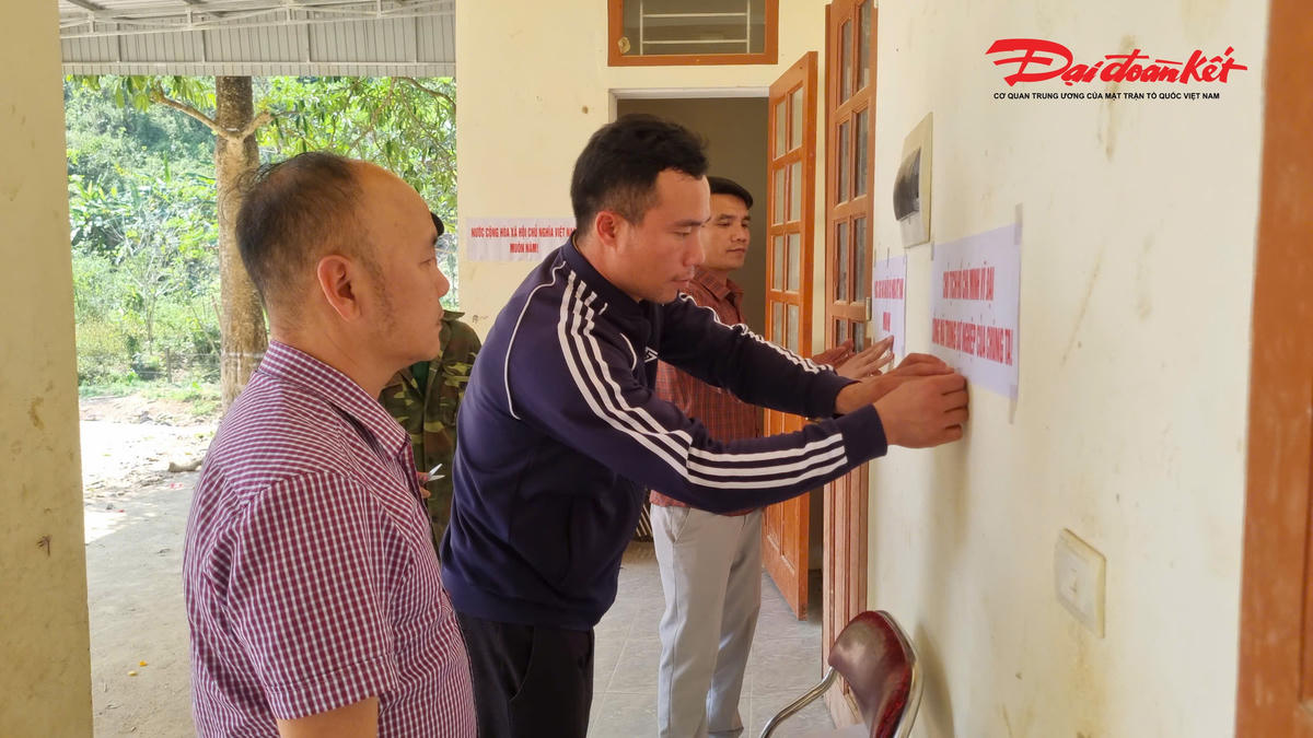 Toàn xã có gần 3.200 cử tri, được bố trí tại 7 tổ bầu cử với 13 khu vực bỏ phiếu. Danh sách cử tri đã được rà soát kỹ lưỡng, niêm yết công khai đúng thời gian quy định để người dân theo dõi, đối chiếu, kịp thời phản ánh nếu có sai sót. Các tổ bầu cử cũng hoàn tất việc niêm yết danh sách, tiểu sử tóm tắt của người ứng cử, bảo đảm tính minh bạch, dân chủ. 