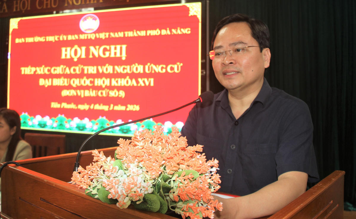 Ông Nguyễn Anh Tuấn, Ủy viên Ban Thường vụ Đảng ủy MTTQ, các đoàn thể Trung ương, Bí thư Đảng ủy Tổng LĐLĐ Việt Nam trình bày chương trình hành động. Ảnh: Tấn Thành.