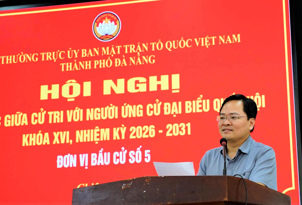 Ông Nguyễn Anh Tuấn, Ủy viên Ban Thường vụ Đảng ủy MTTQ Việt Nam và các đoàn thể Trung ương, Bí thư Đảng ủy Tổng LĐLĐ Việt Nam trình bày chương trình hành động. Ảnh: Nguyễn Tín.