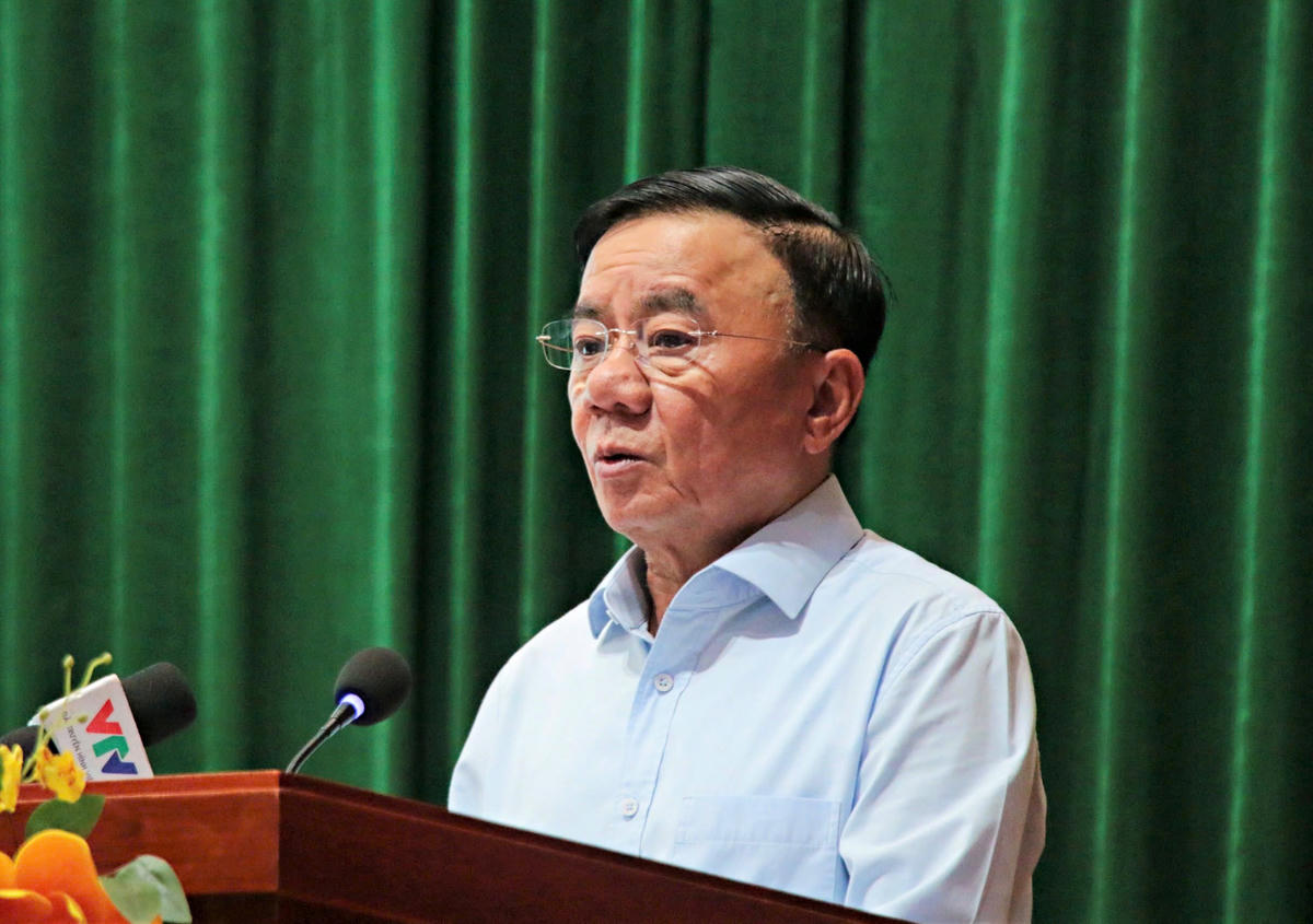 Thường trực Ban Bí thư Trần Cẩm Tú phát biểu tại buổi tiếp xúc cử tri. Ảnh: Tấn Thành.