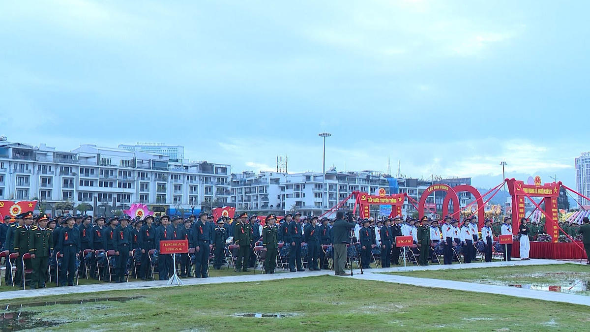 Sáng 4/3, hơn 2.300 tân binh vùng Mỏ Quảng Ninh lên đường nhập ngũ.