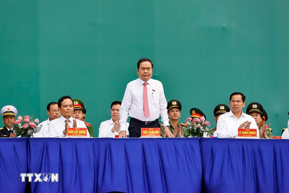 Chủ tịch Quốc hội Trần Thanh Mẫn dự Lễ giao, nhận quân năm 2026 tại Đại học Quốc gia Thành phố Hồ Chí Minh. (Ảnh: Doãn Tấn/TTXVN)