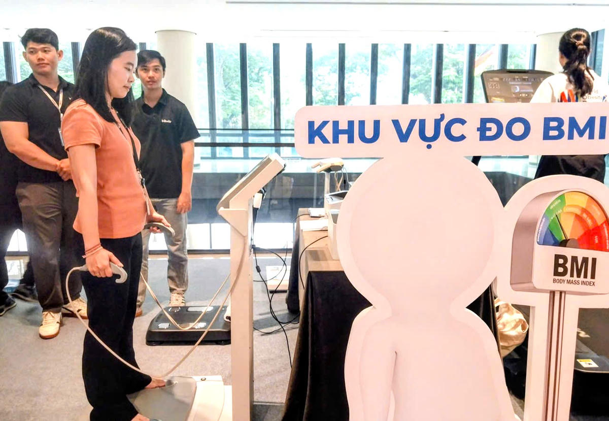 Kiểm tra chỉ số khối cơ thể (BMI) để sớm có kế hoạch điều chỉnh cân nặng. Ảnh: S.X.