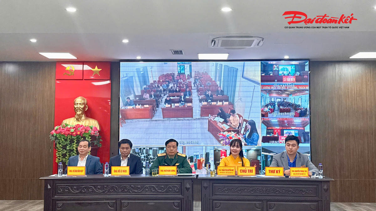 Các ứng cử viên đại biểu Quốc hội và HĐND các cấp tiếp xúc cử tri, vận động tranh cử tại xã Đô Lương ngày 5/3. Ảnh: TH