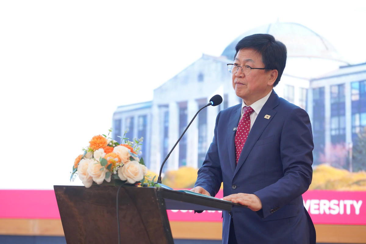 Ông Choi Kyo-Jin - Bộ trưởng Bộ Giáo dục Hàn Quốc phát biểu mở đầu chương trình.