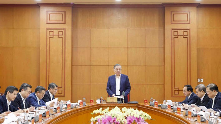 'Khắc phục tình trạng thừa người quen việc cũ nhưng thiếu người làm việc mới'