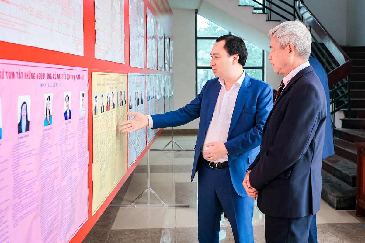 Ông Vũ Văn Tiến trao đổi với cử tri về các nội dung liên quan đến cuộc bầu cử đại biểu Quốc hội khóa XVI và đại biểu HĐND các cấp nhiệm kỳ 2026-2031.