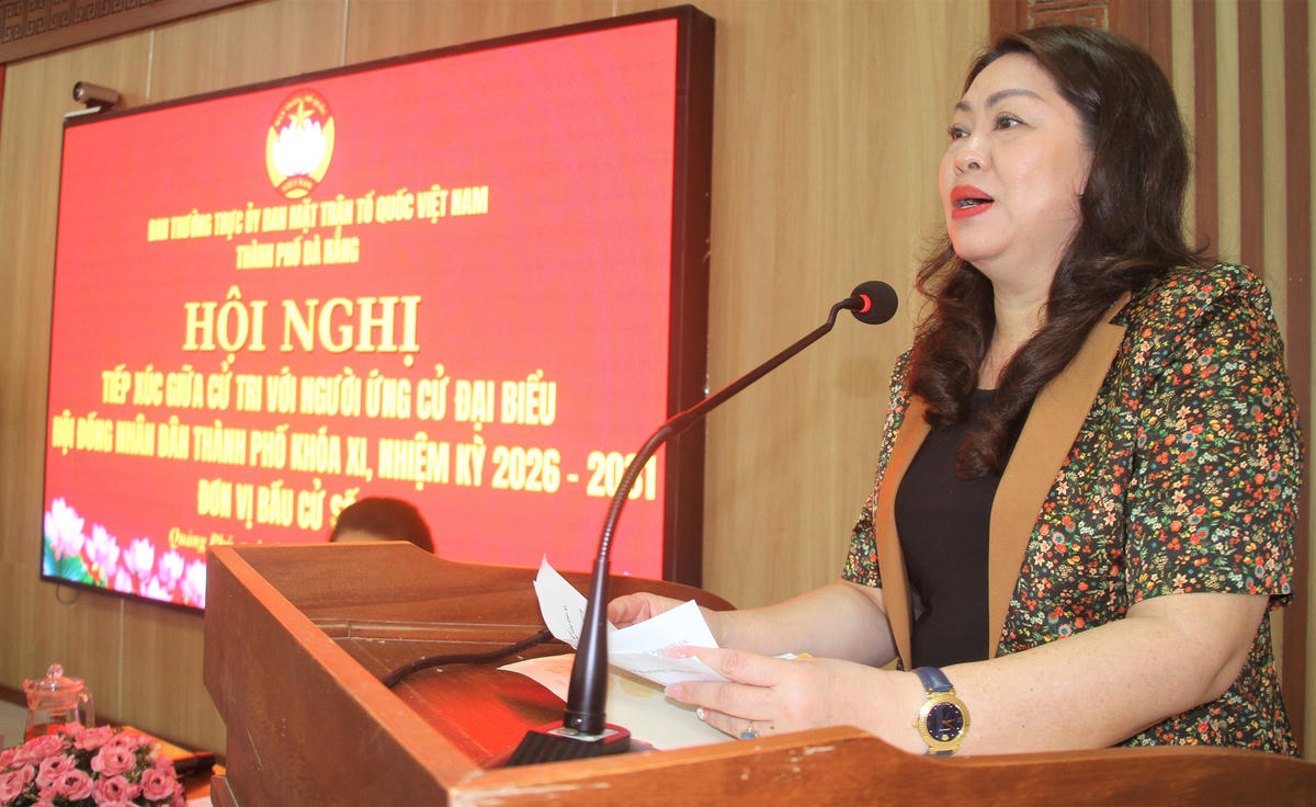 Bà Nguyễn Thị Thu Lan, Bí thư Đảng ủy, Chủ tịch HĐND phường Tam Kỳ trình bày chương trình hành động. Ảnh: Tấn Thành.