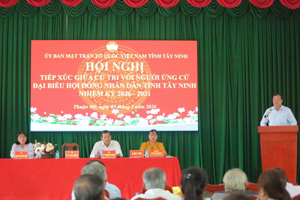 Hội nghị tiếp xúc cử tri ứng cử HĐND tỉnh Tây Ninh ở xã Thuận Mỹ. Ảnh: A.Huy.