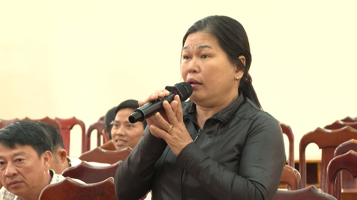 Cử tri xã Chiên Đàn trình bày ý kiến. Ảnh: CV.
