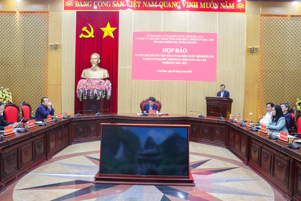 Ông Nguyễn Đức Toàn - Trưởng Ban Tuyên giáo và Dân vận Tỉnh ủy Ninh Bình chủ trì họp báo. Ảnh: Đình Minh