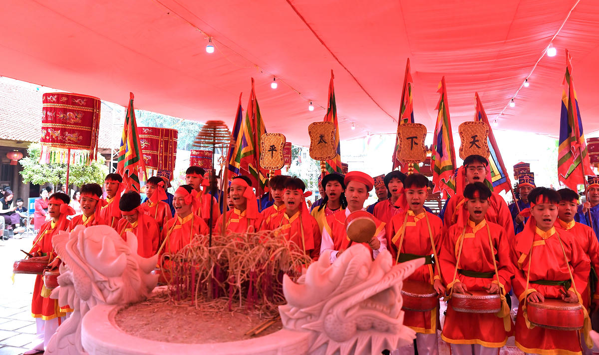 Nghi thức múa cổ truyền xếp chữ “Thiên Hạ Thái Bình” không chỉ tạ ơn Đức Thánh, mà còn gửi gắm ước nguyện về một đất nước thịnh vượng, xã hội thái bình, người người hạnh phúc.

