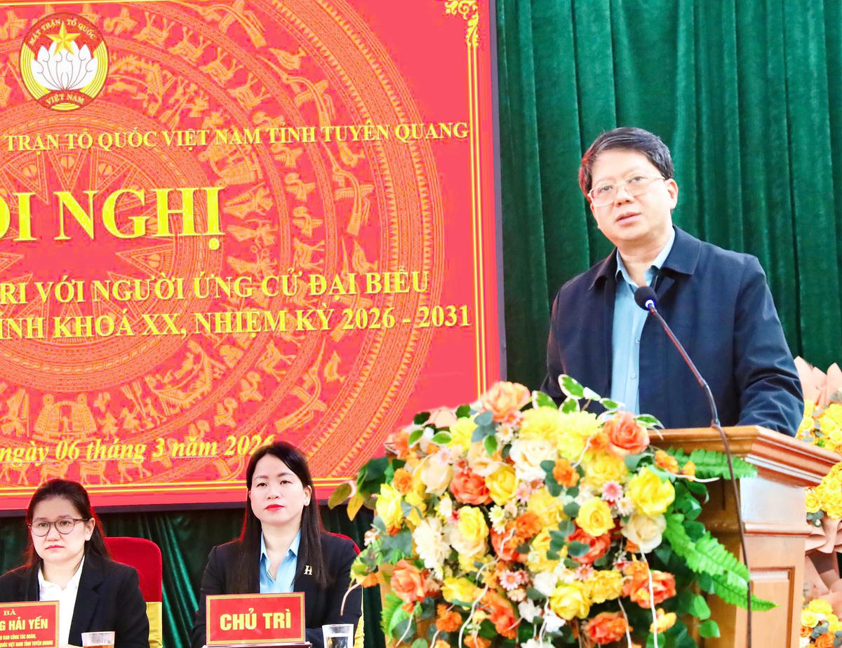 Ông Hà Trung Kiên, Ủy viên Ban Thường vụ Tỉnh ủy, Phó Chủ tịch Thường trực Ủy ban MTTQ Việt Nam tỉnh Tuyên Quang phát biểu tại hội nghị.