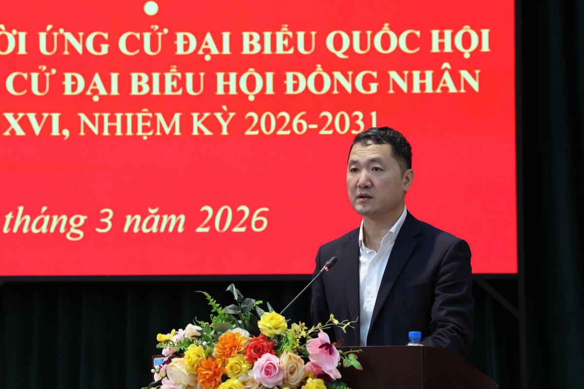 Ông Bùi Văn Mạnh - Giám đốc Sở Du lịch Ninh Bình trình bày chương trình hành động trước cử tri. Ảnh: Minh Quang